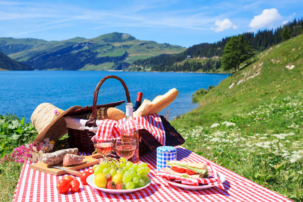 Picnic and lake