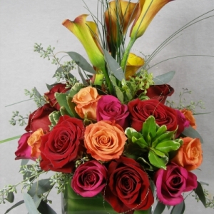 Square vase with red roses, orange roses, hot pink and mango mini-callas