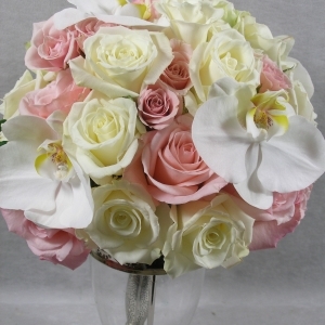 White roses, pink roses white phaelenopsis orchids