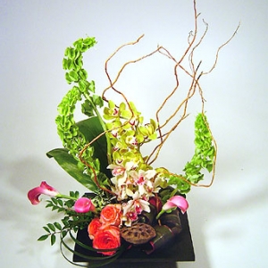 Avante Gardens - Ikebana Influence Arrangement