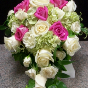 green_and_pink_teardrop_bouquet
