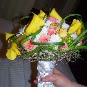 contemporary calla lily bouquet