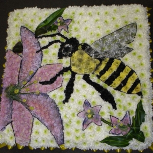 Bee picture Board
