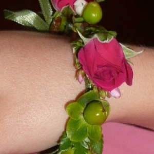 Spray rose bracelet