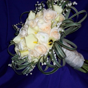 Bouquet with grass collar