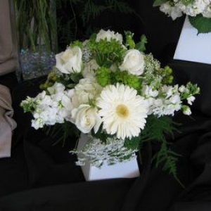 White centerpiece in blumebox