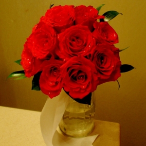 Simple bridal bouquet ~ 11 Royal Majesty with red pins