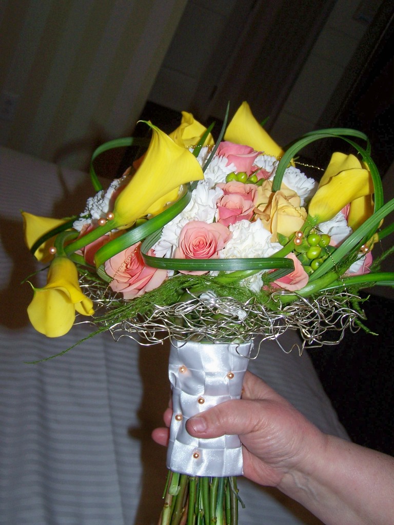 contemporary calla lily bouquet