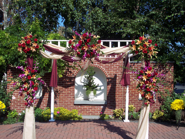 Huppah Flowers for October Wedding