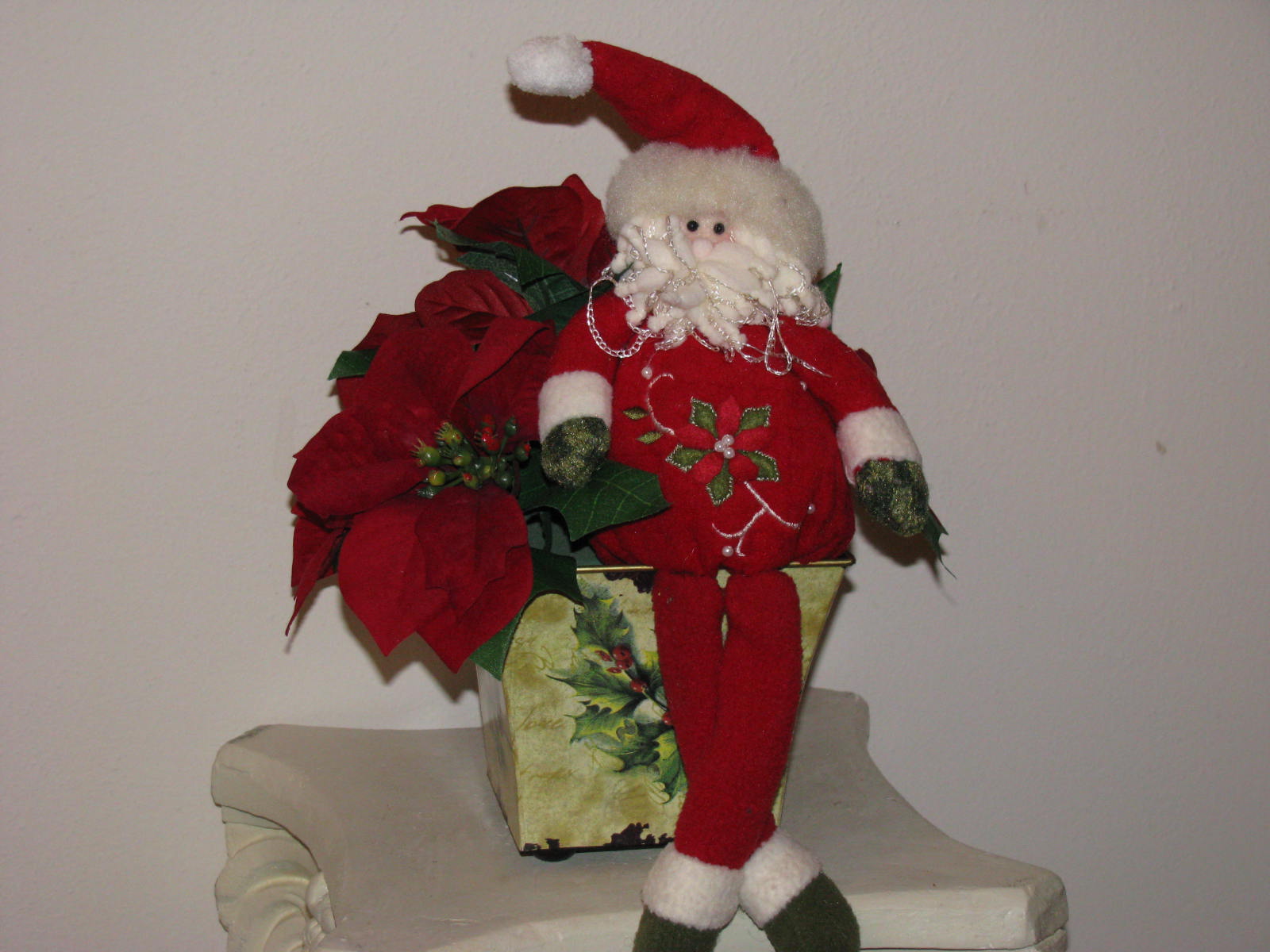 Sitting Santa Poinsettia