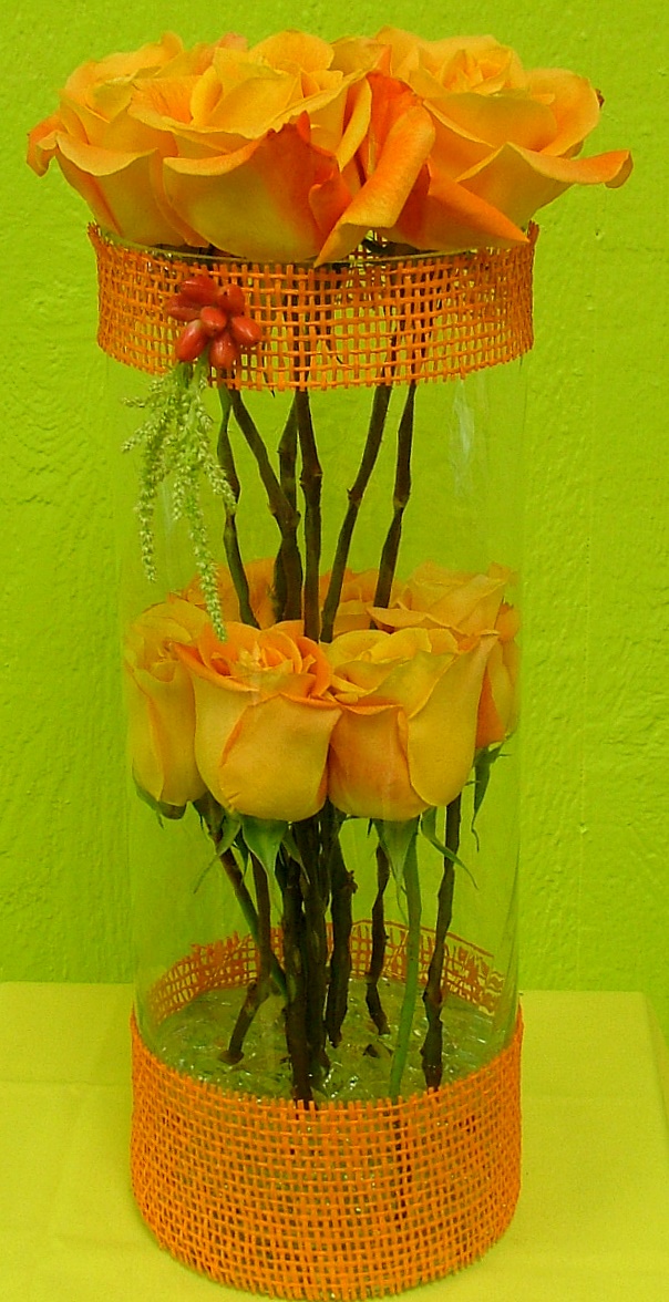 Wodoo roses in cylinder vase